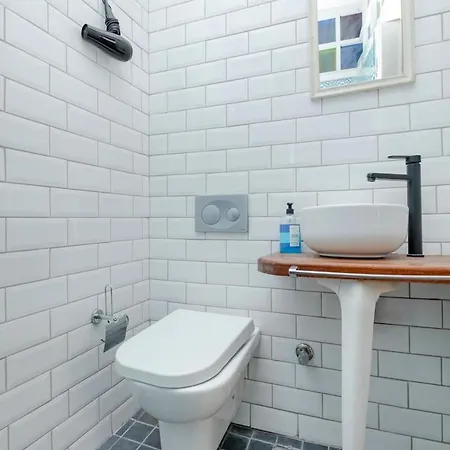 Cosy 2-bedroom شقة *